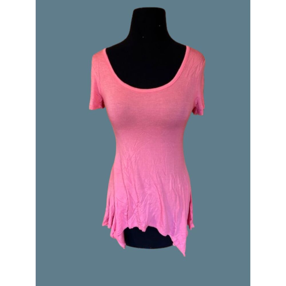 Coral Sharkbite Shirt  T1442S  Small  (I)  NWT Boutique